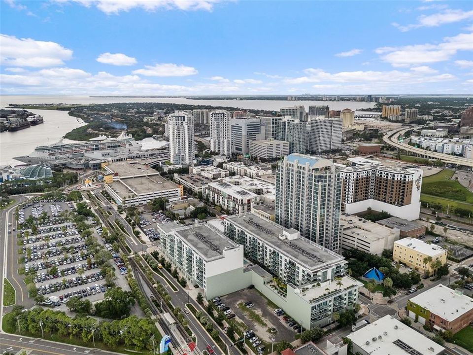 待售: $375,000 (1 贝兹, 1 浴室, 1021 平方英尺)