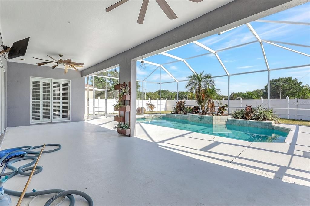 Active With Contract: $547,950 (4 beds, 3 baths, 2547 Square Feet)