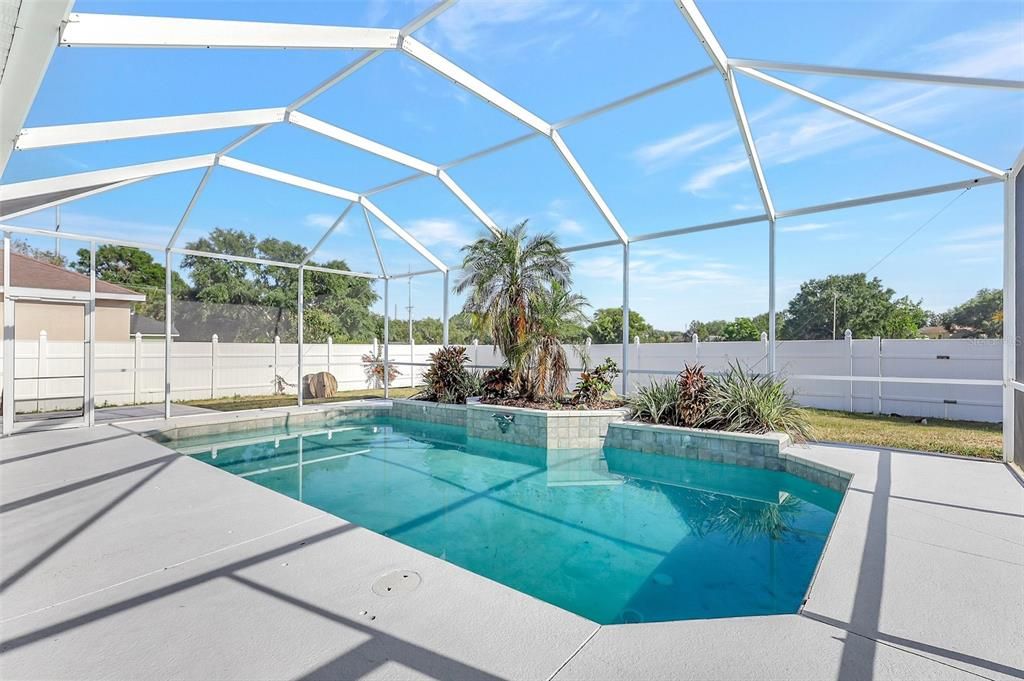 Active With Contract: $547,950 (4 beds, 3 baths, 2547 Square Feet)