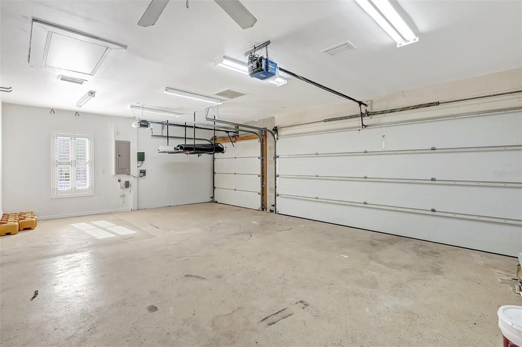 Active With Contract: $547,950 (4 beds, 3 baths, 2547 Square Feet)