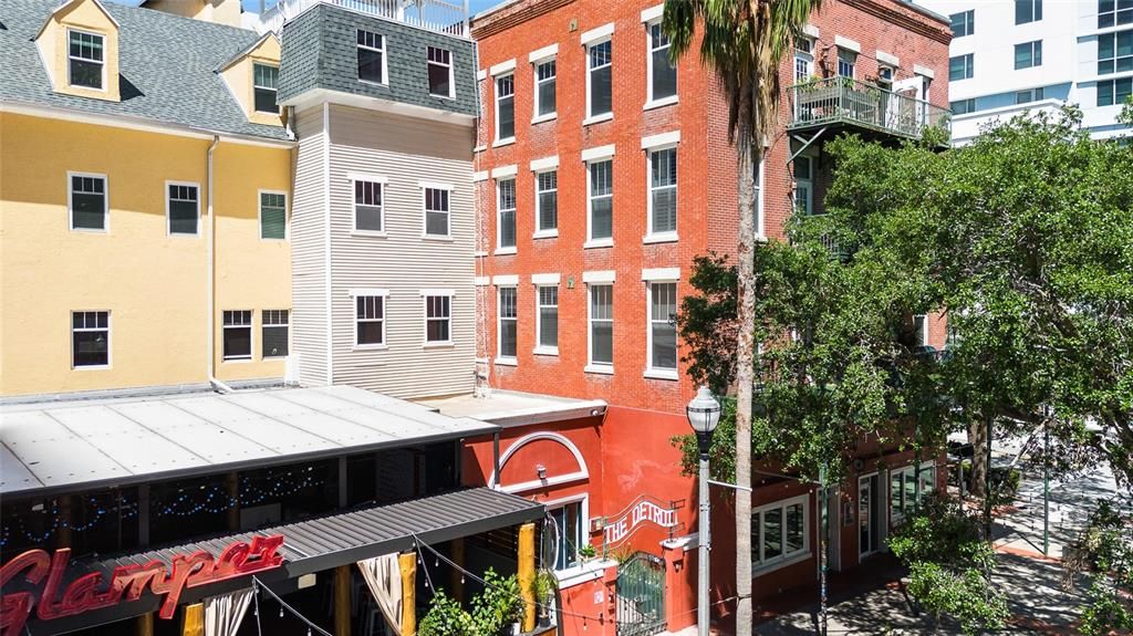 待售: $524,000 (2 贝兹, 2 浴室, 1100 平方英尺)