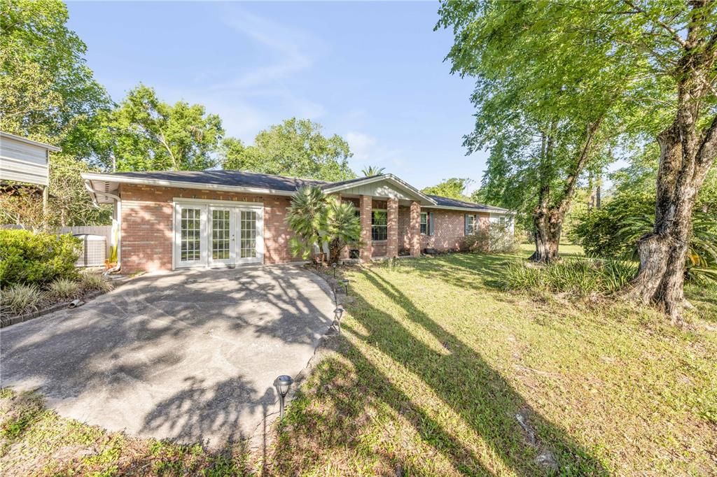 Vendido Recientemente: $699,000 (4 camas, 2 baños, 2505 Pies cuadrados)