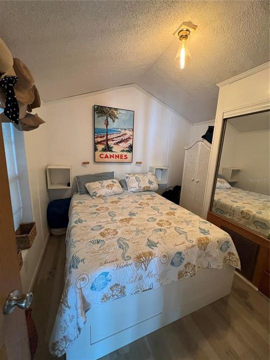 For Sale: $78,000 (1 beds, 1 baths, 385 Square Feet)