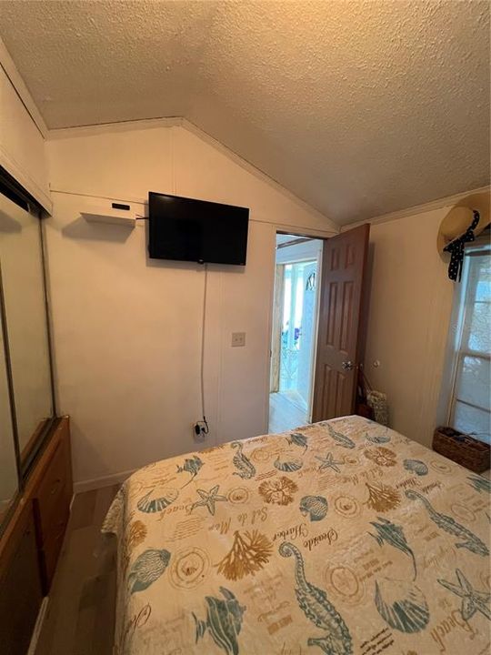 For Sale: $78,000 (1 beds, 1 baths, 385 Square Feet)