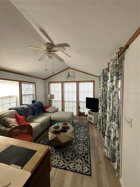 For Sale: $78,000 (1 beds, 1 baths, 385 Square Feet)