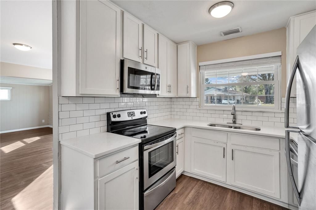 Activo con contrato: $174,900 (3 camas, 1 baños, 1040 Pies cuadrados)