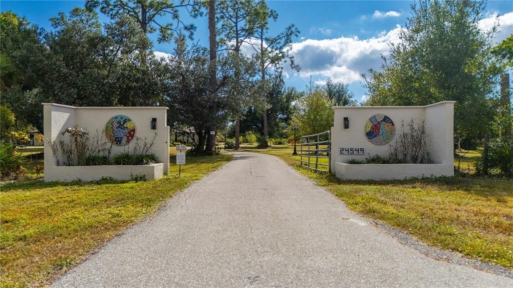 For Sale: $949,000 (4 beds, 3 baths, 2837 Square Feet)