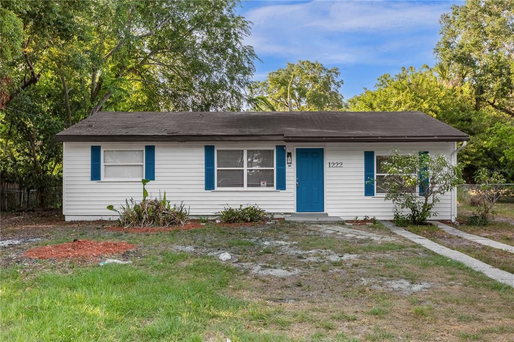 Recently Rented: $1,950 (3 beds, 2 baths, 900 Square Feet)