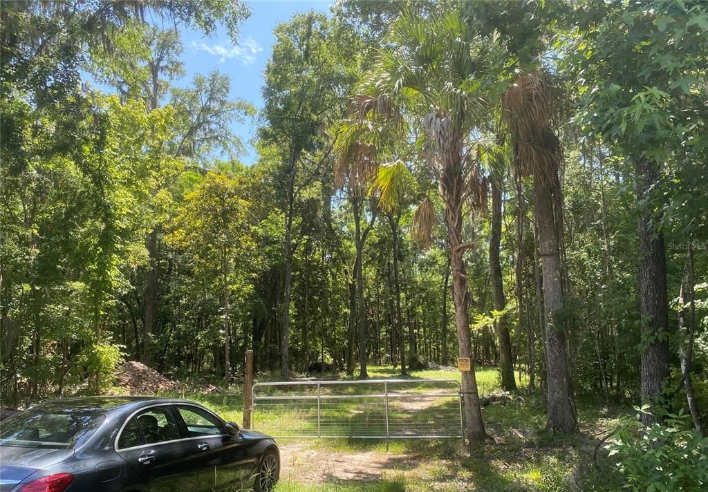 待售: $283,000 (4.50 acres)