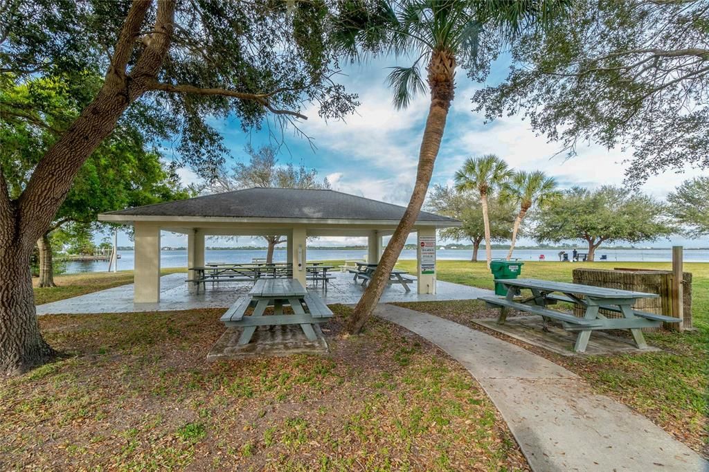 合同活跃: $15,500 (0.23 acres)