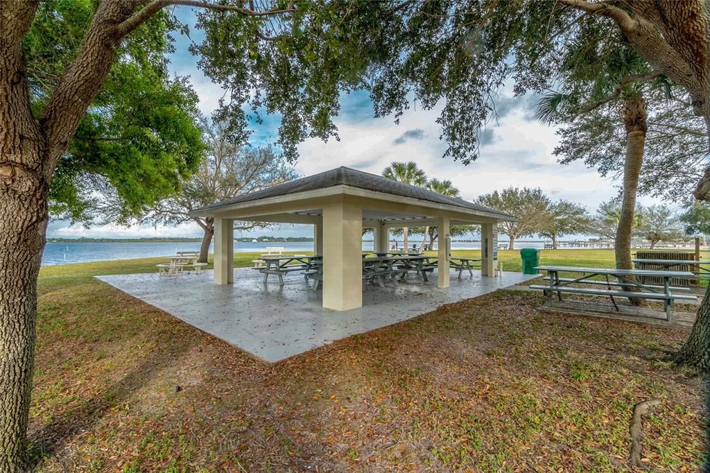 合同活跃: $15,500 (0.23 acres)