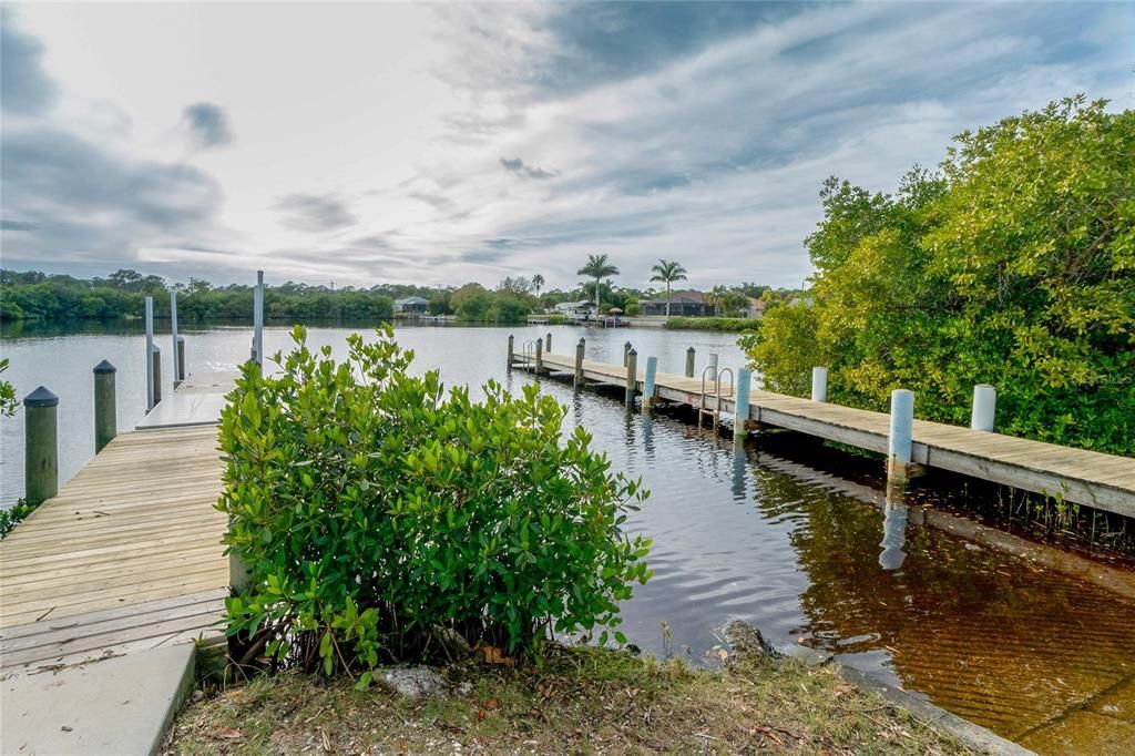 合同活跃: $15,500 (0.23 acres)