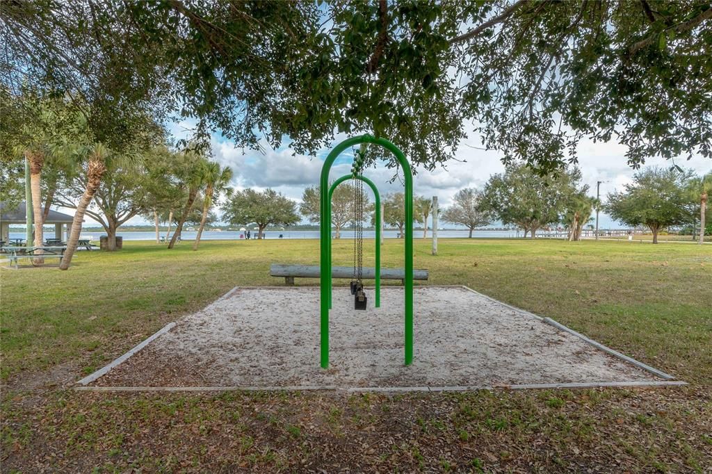 合同活跃: $15,500 (0.23 acres)