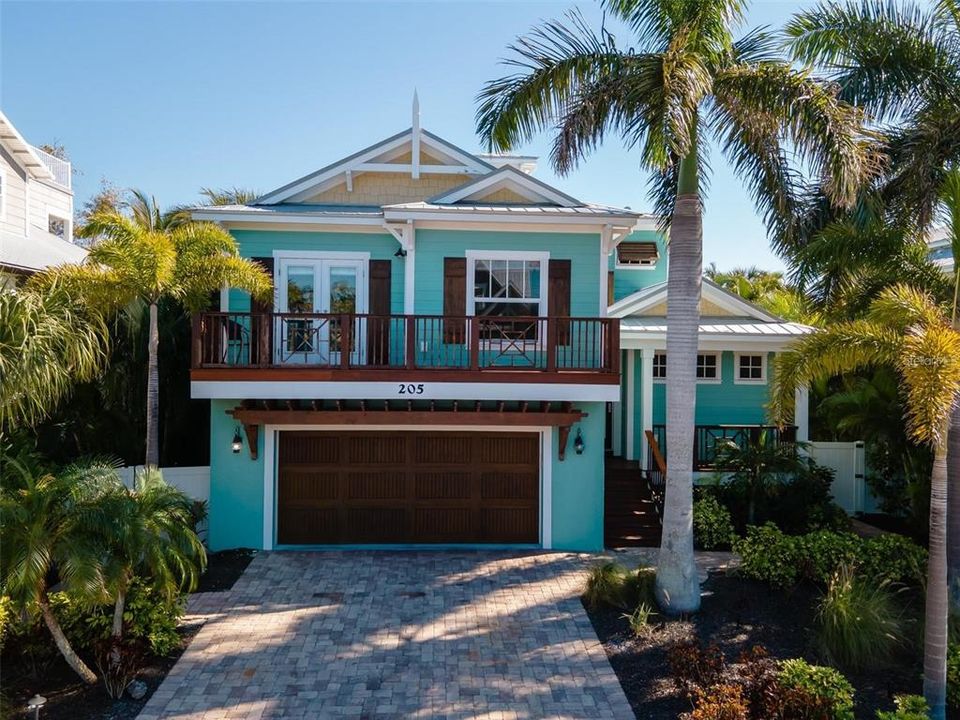 最近售出: $2,790,000 (4 贝兹, 3 浴室, 2348 平方英尺)