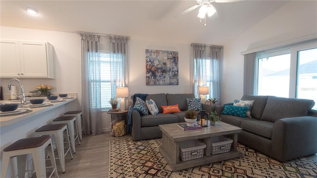 For Sale: $269,000 (2 beds, 2 baths, 979 Square Feet)