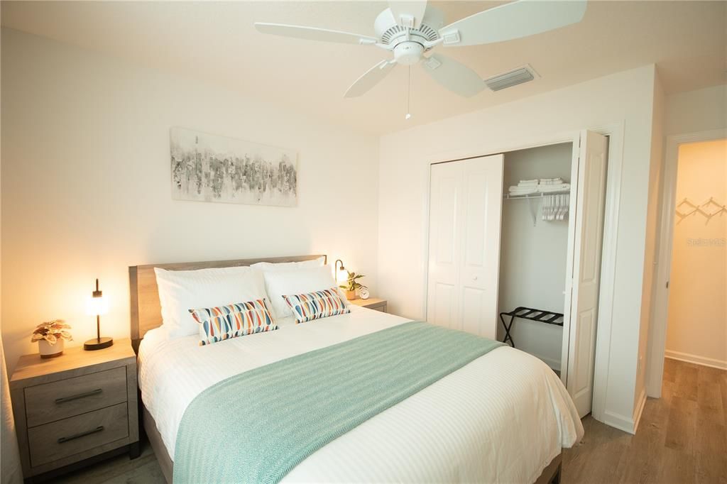 For Sale: $269,000 (2 beds, 2 baths, 979 Square Feet)