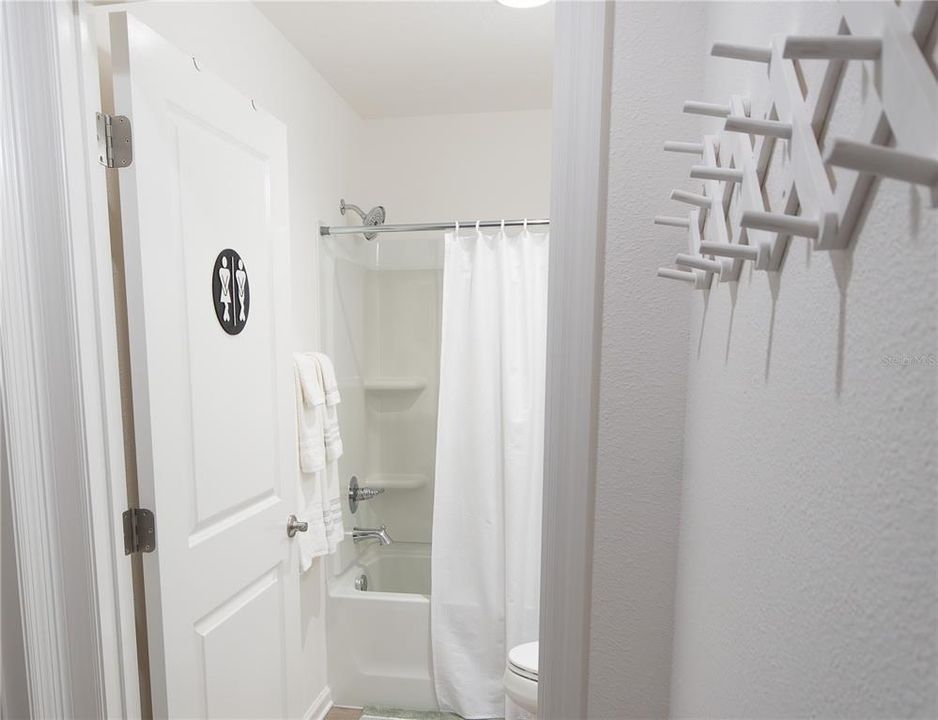 For Sale: $269,000 (2 beds, 2 baths, 979 Square Feet)