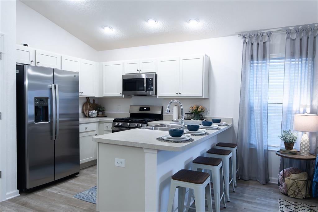 For Sale: $269,000 (2 beds, 2 baths, 979 Square Feet)