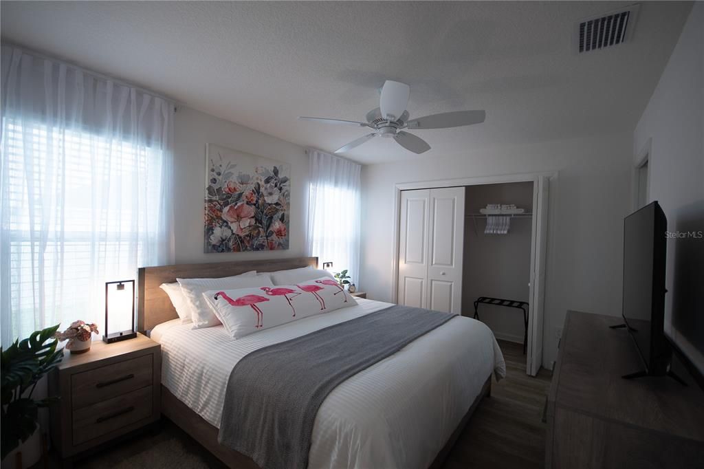 For Sale: $269,000 (2 beds, 2 baths, 979 Square Feet)