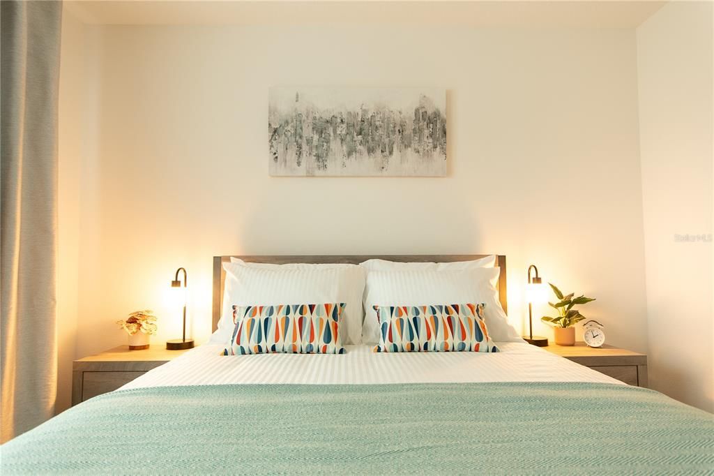 For Sale: $269,000 (2 beds, 2 baths, 979 Square Feet)