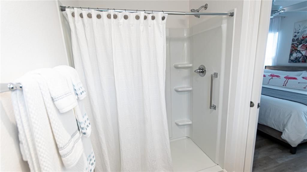 For Sale: $269,000 (2 beds, 2 baths, 979 Square Feet)