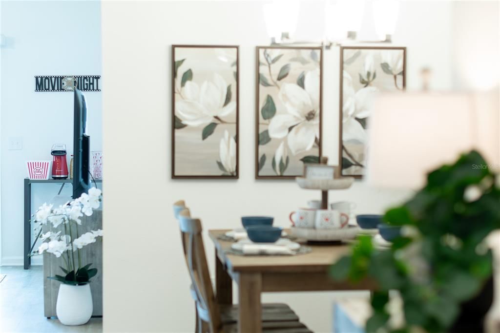 For Sale: $269,000 (2 beds, 2 baths, 979 Square Feet)