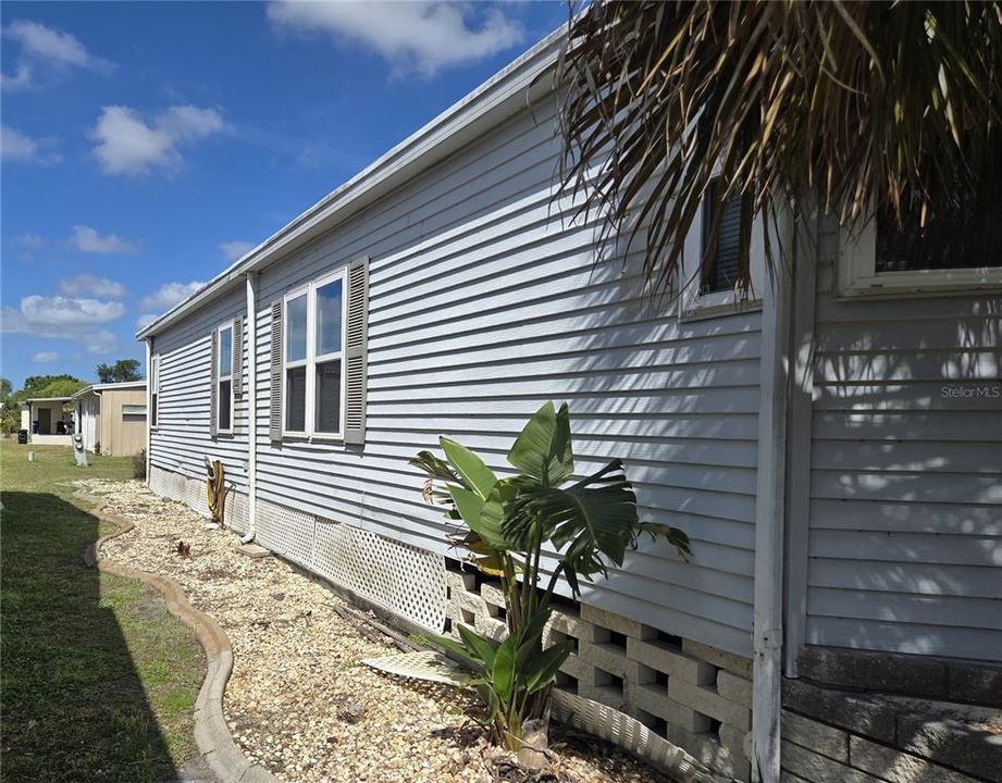 Activo con contrato: $155,000 (2 camas, 2 baños, 1327 Pies cuadrados)