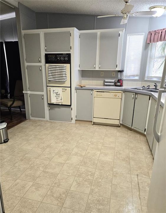 Activo con contrato: $155,000 (2 camas, 2 baños, 1327 Pies cuadrados)