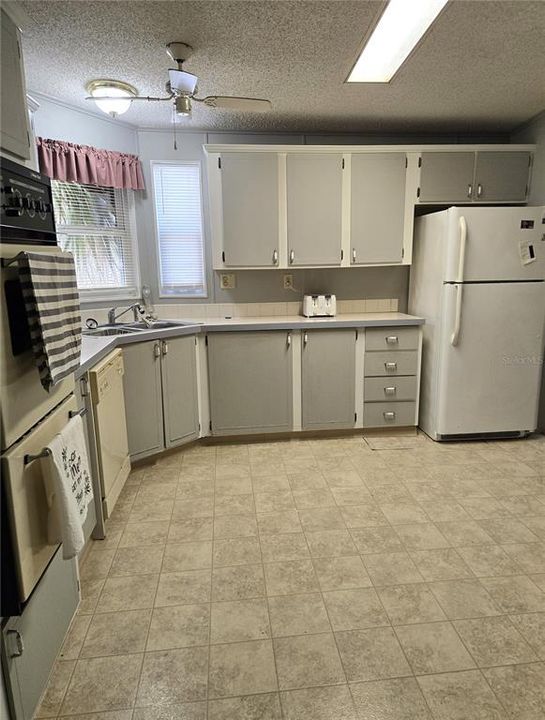 Activo con contrato: $155,000 (2 camas, 2 baños, 1327 Pies cuadrados)