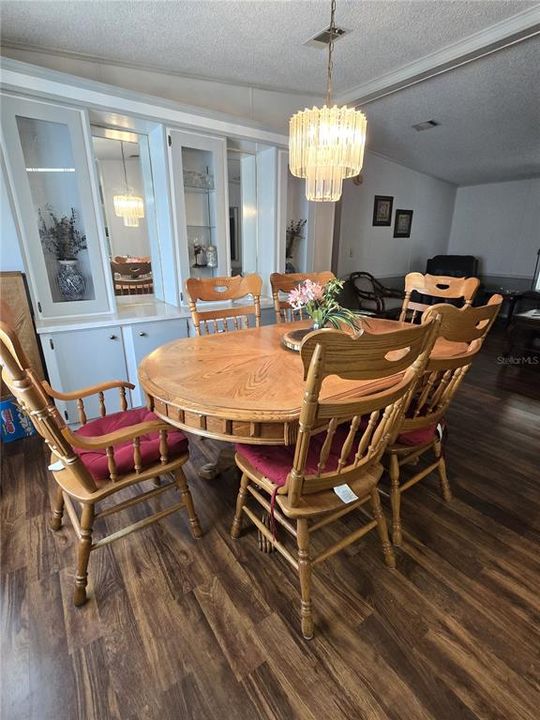 Activo con contrato: $155,000 (2 camas, 2 baños, 1327 Pies cuadrados)