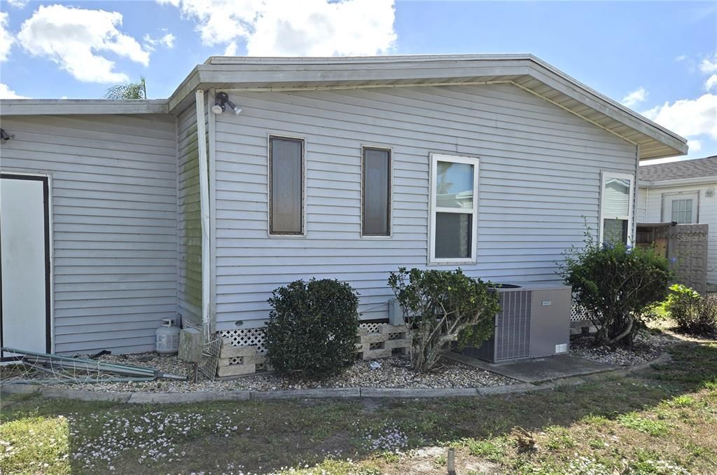 Activo con contrato: $155,000 (2 camas, 2 baños, 1327 Pies cuadrados)