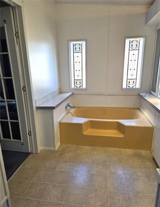 Activo con contrato: $155,000 (2 camas, 2 baños, 1327 Pies cuadrados)