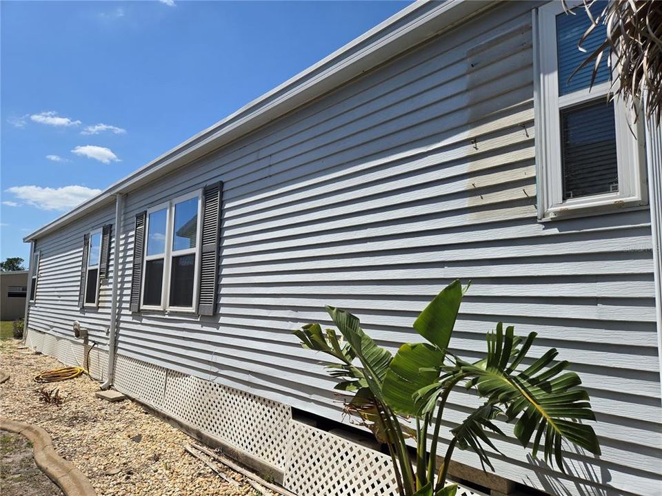 Activo con contrato: $155,000 (2 camas, 2 baños, 1327 Pies cuadrados)