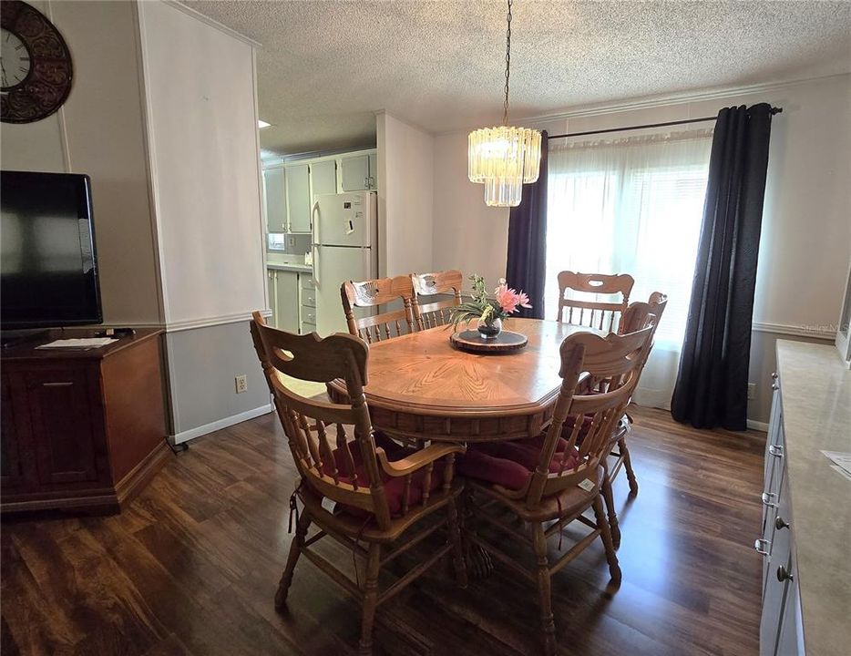 Activo con contrato: $155,000 (2 camas, 2 baños, 1327 Pies cuadrados)