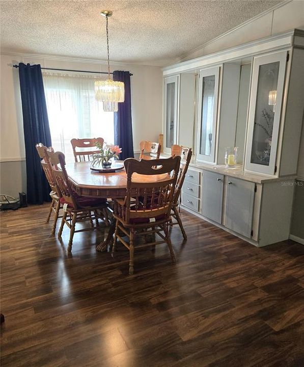 Activo con contrato: $155,000 (2 camas, 2 baños, 1327 Pies cuadrados)