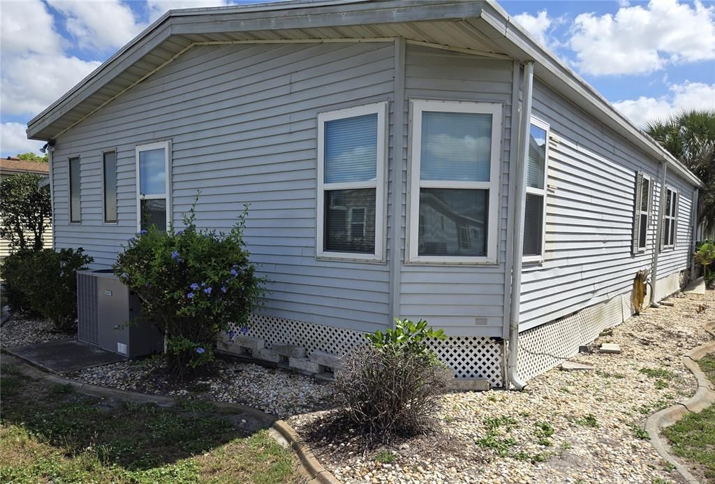 Activo con contrato: $155,000 (2 camas, 2 baños, 1327 Pies cuadrados)