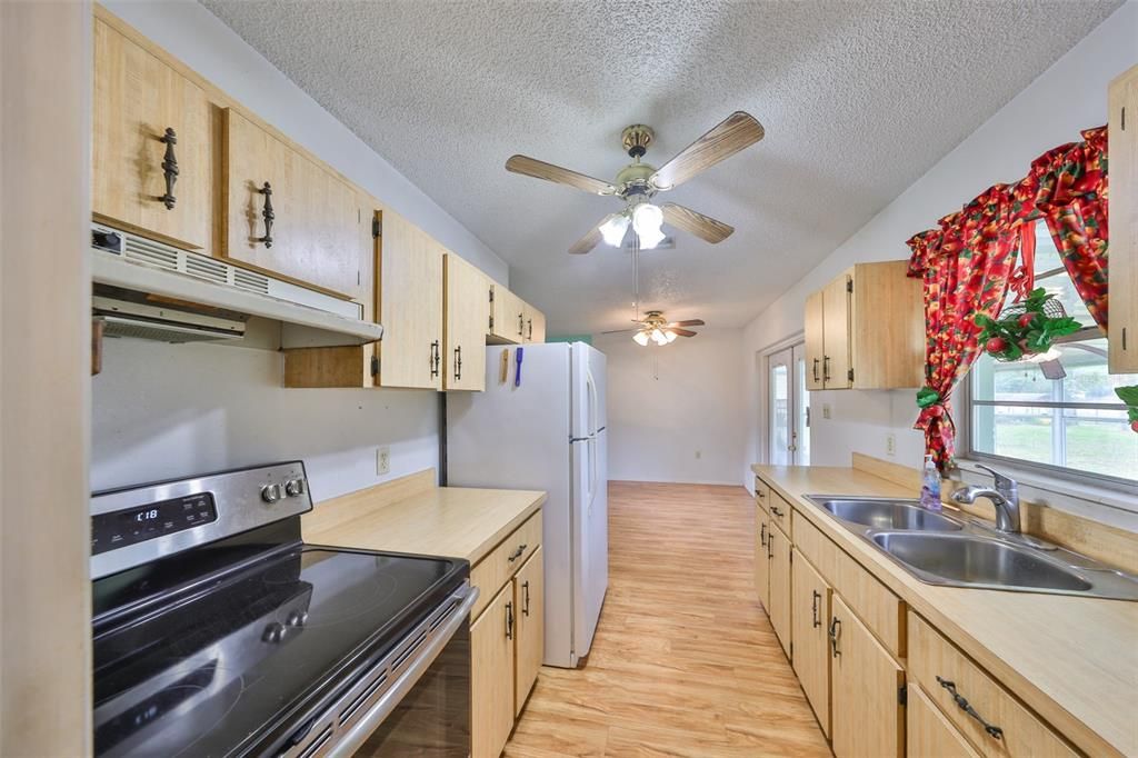 待售: $290,000 (3 贝兹, 2 浴室, 1276 平方英尺)