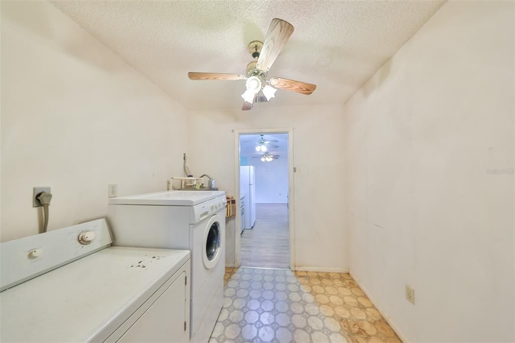 待售: $290,000 (3 贝兹, 2 浴室, 1276 平方英尺)