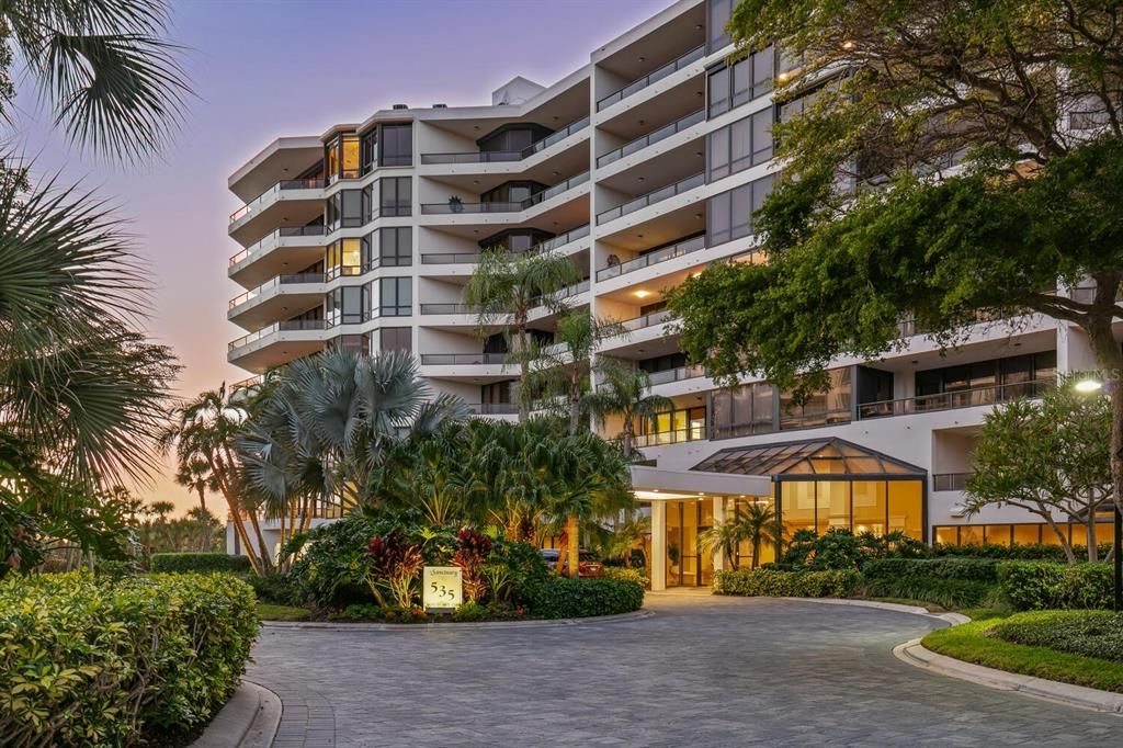 Activo con contrato: $2,599,000 (3 camas, 2 baños, 2580 Pies cuadrados)