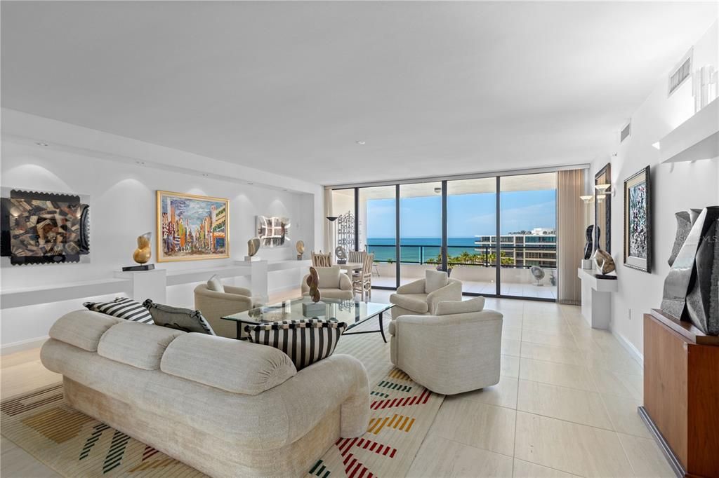 Activo con contrato: $2,599,000 (3 camas, 2 baños, 2580 Pies cuadrados)