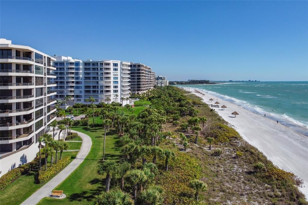 Activo con contrato: $2,599,000 (3 camas, 2 baños, 2580 Pies cuadrados)