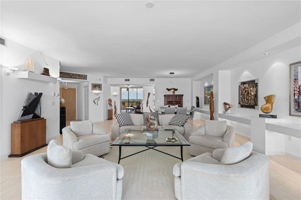 Activo con contrato: $2,599,000 (3 camas, 2 baños, 2580 Pies cuadrados)