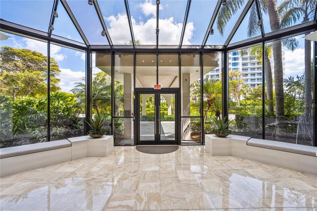 Activo con contrato: $2,599,000 (3 camas, 2 baños, 2580 Pies cuadrados)