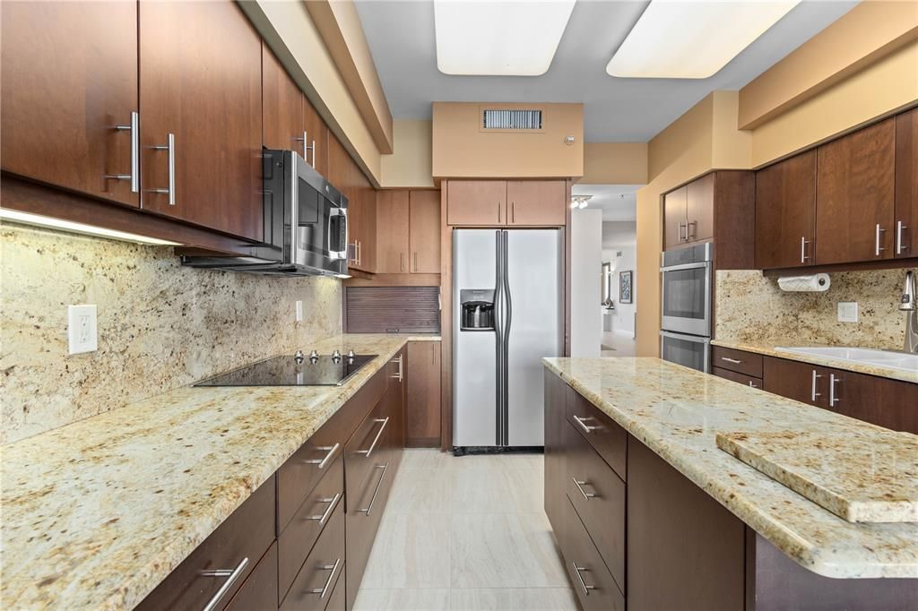 Activo con contrato: $2,599,000 (3 camas, 2 baños, 2580 Pies cuadrados)