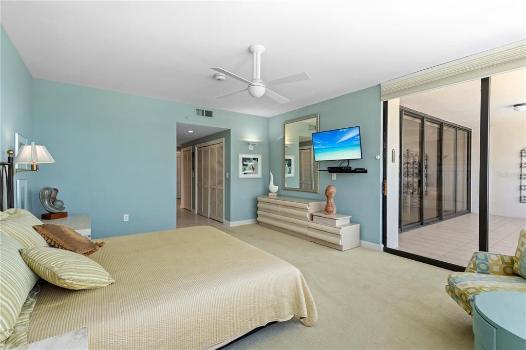 Activo con contrato: $2,599,000 (3 camas, 2 baños, 2580 Pies cuadrados)