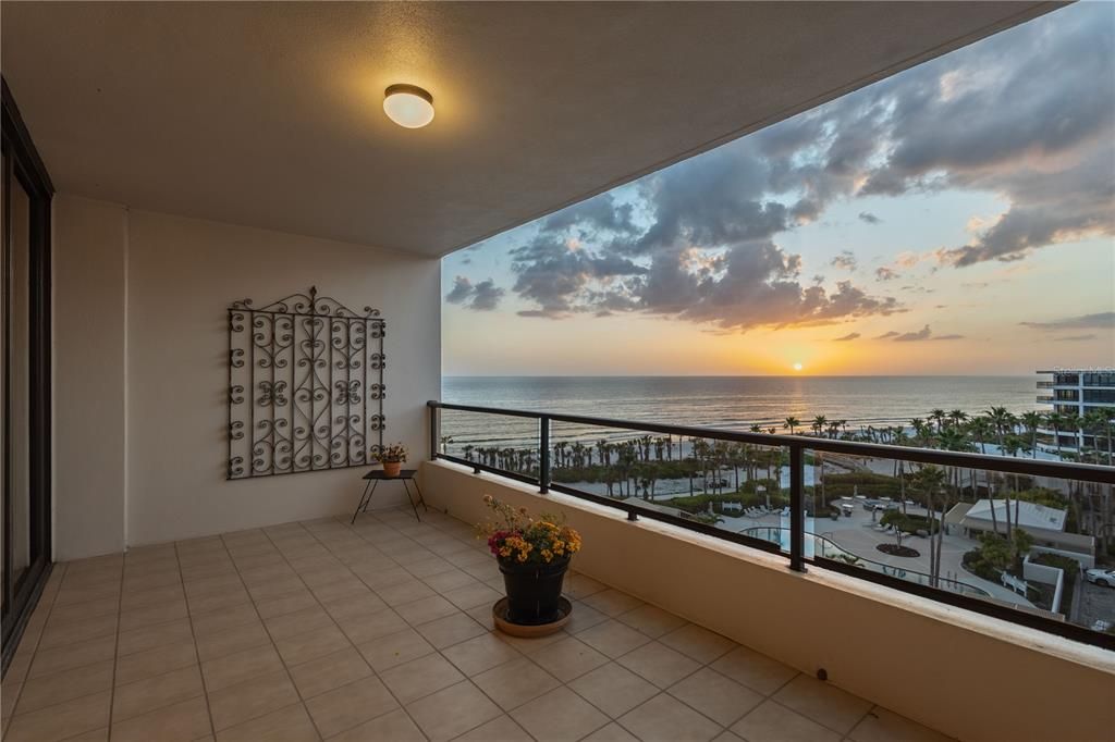 Activo con contrato: $2,599,000 (3 camas, 2 baños, 2580 Pies cuadrados)