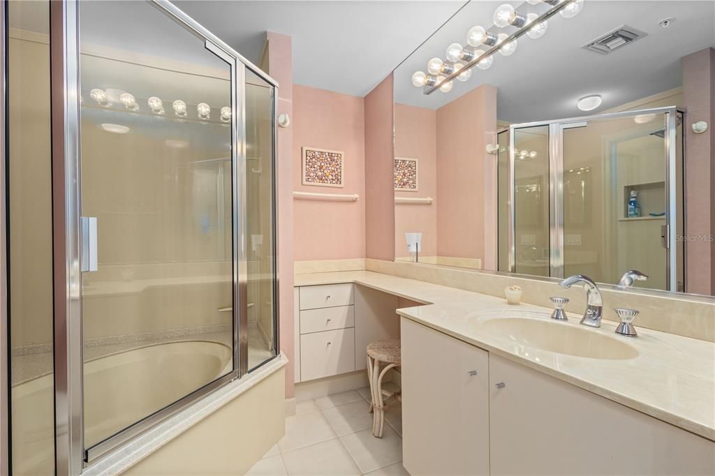 Activo con contrato: $2,599,000 (3 camas, 2 baños, 2580 Pies cuadrados)