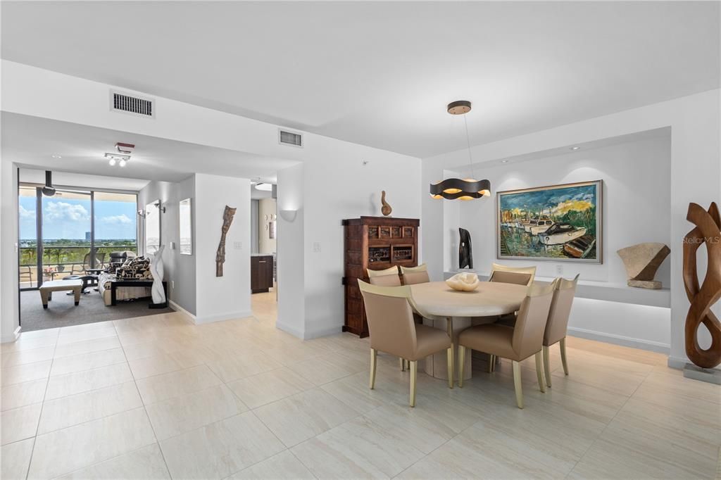 Activo con contrato: $2,599,000 (3 camas, 2 baños, 2580 Pies cuadrados)