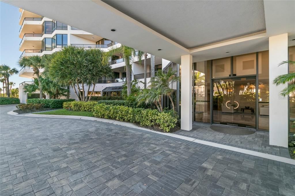 Activo con contrato: $2,599,000 (3 camas, 2 baños, 2580 Pies cuadrados)