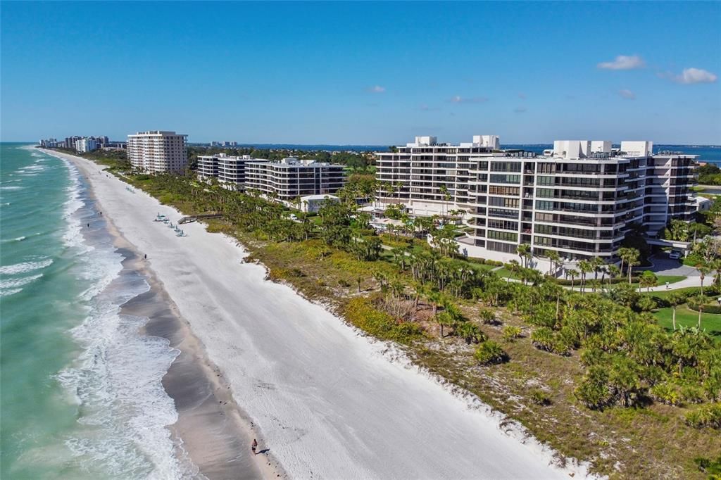 Activo con contrato: $2,599,000 (3 camas, 2 baños, 2580 Pies cuadrados)